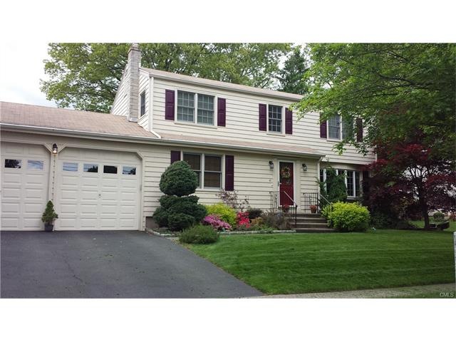 WELCOME HOME TO 45 VALLEY VIEW ROAD IN STRATFORD!