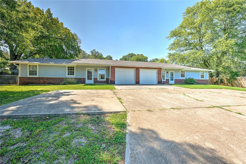 1050 W Garland St unit A & B, Siloam Springs, AR 72761 - photo 1