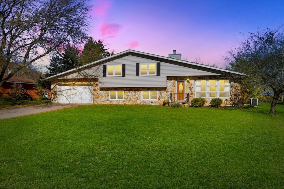 43056 John Adams Dr, Winona, MN 55987 - photo 1