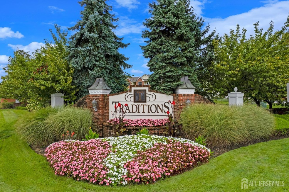 136 Frank Ct unit 136, South Plainfield, NJ 07080 - photo 1