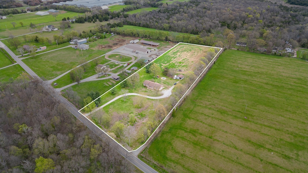 417 Whitaker Rd, Shelbyville, TN 37160 - photo 1