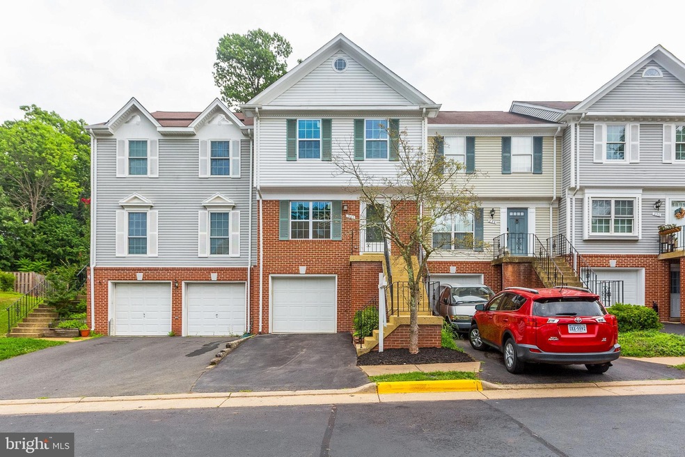 226 Finchingfield Ct, Sterling, VA 20165 - photo 1