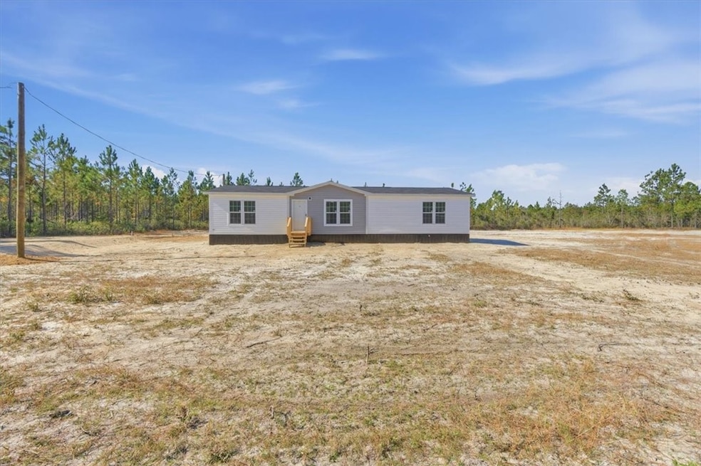 560 Elmer Thrift Rd, Waycross, GA 31503 - photo 1