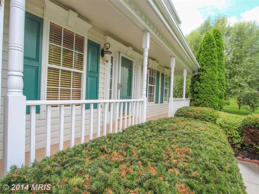 17234 Hollymill Ct, Round Hill, VA 20141 - photo 1