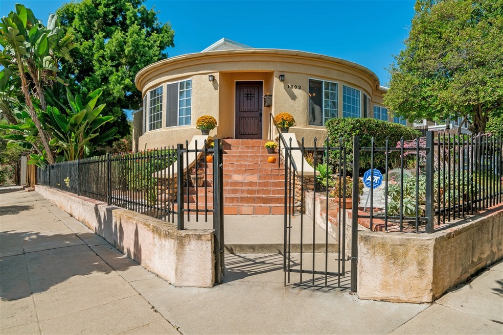 Amazing corner lot!