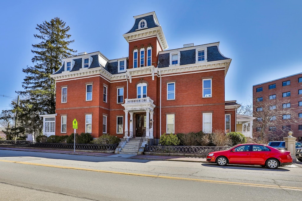 241 Middle St unit 8, Portsmouth, NH 03801 - photo 1