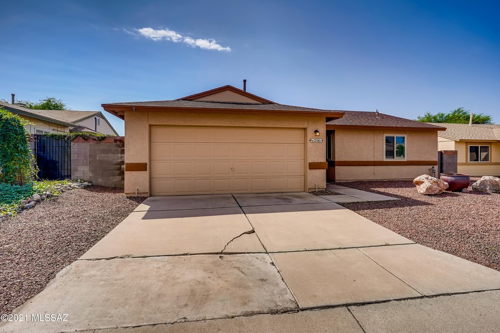 2561 W Whisbrook Ln, Tucson, AZ 85741 - photo 1