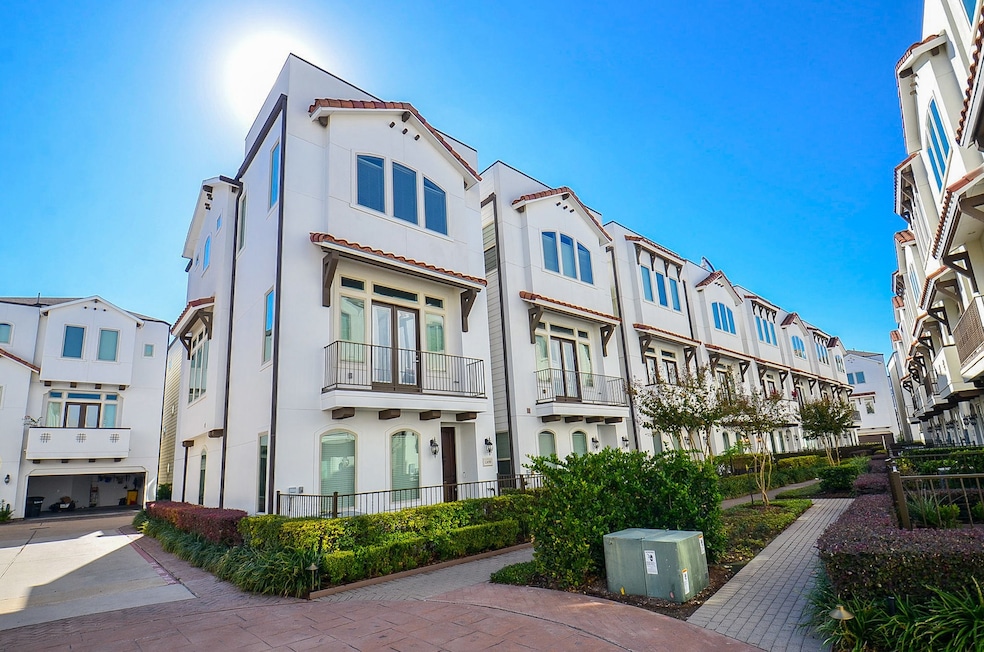 Beautiful Mediterranean-style elevation located on a desirable corner lot, offering exceptional natural light throughout the home. Prime location near Houston’s best dining and entertainment.