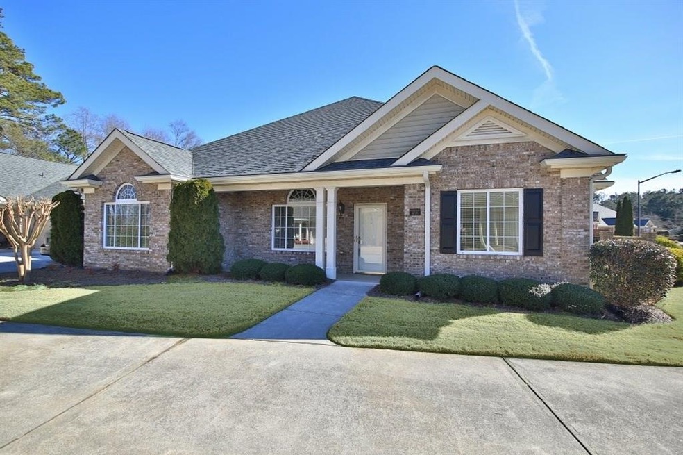 Beautiful Rose Arbor Living! Gorgeous 3 Bedroom wi