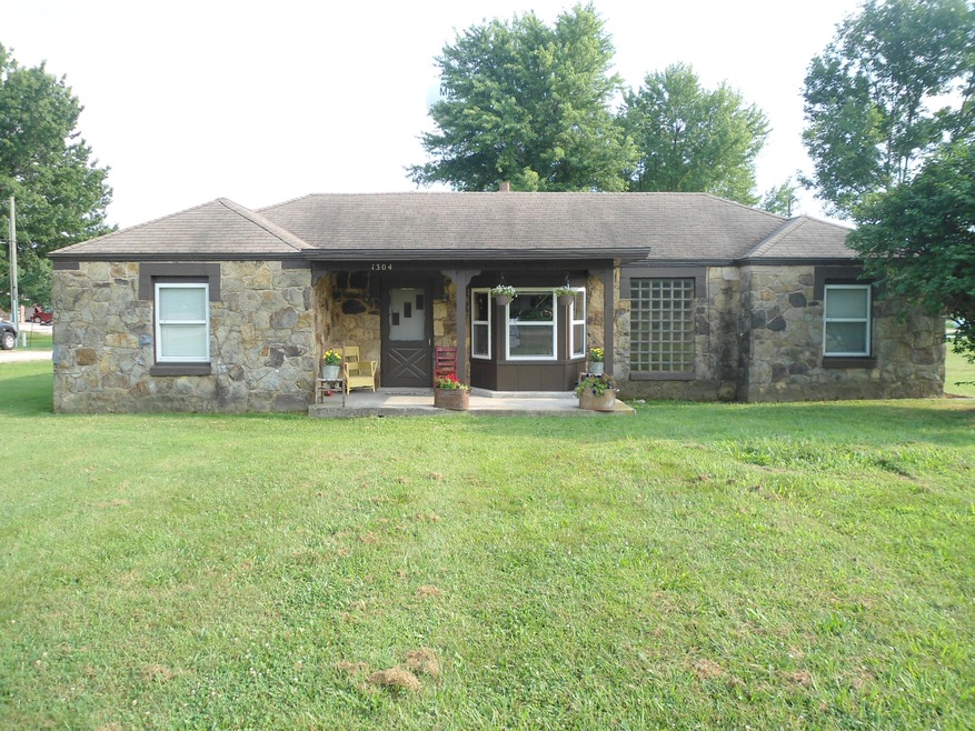 1304 W Washington (22)