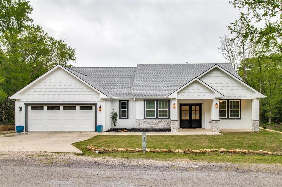 114 Hickory Dr, Pottsboro, TX 75076 - photo 1