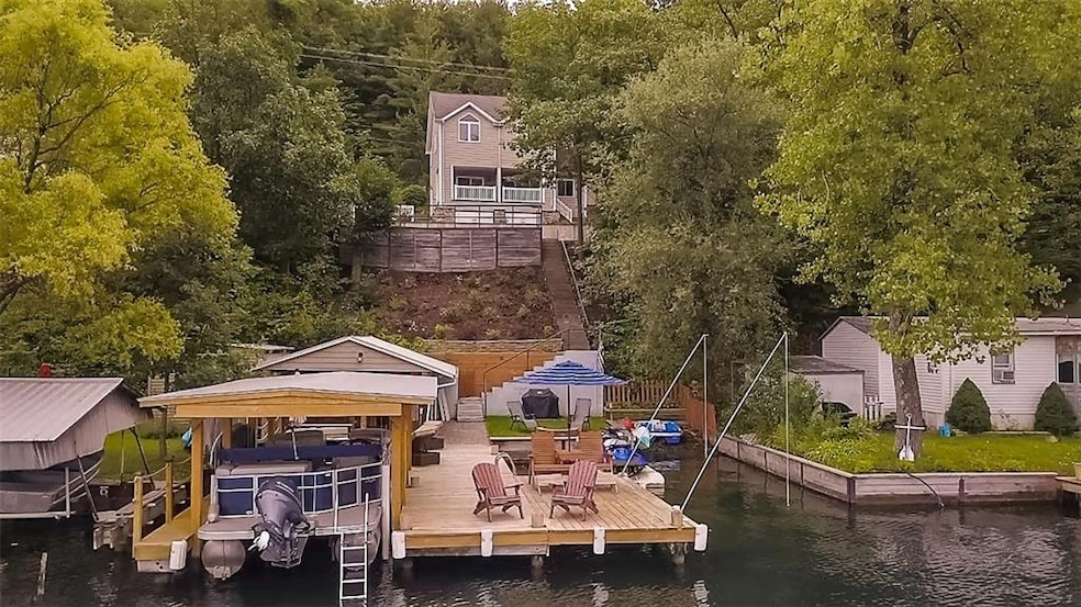 Beautiful lay out!  Soft transition to lake side! 