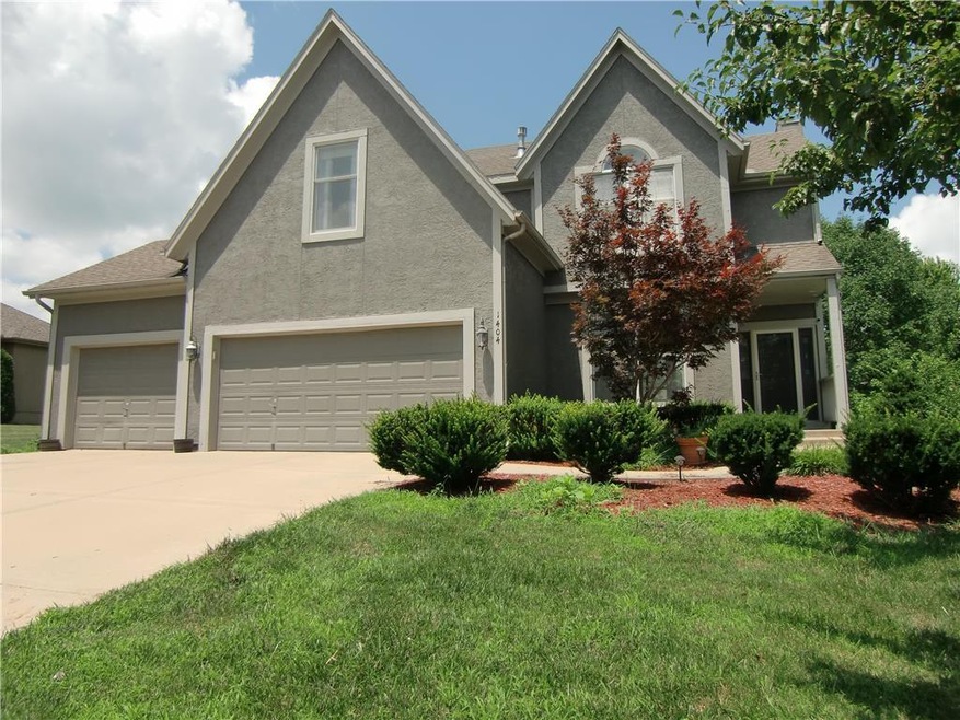 Front Elevation / 3 car garage