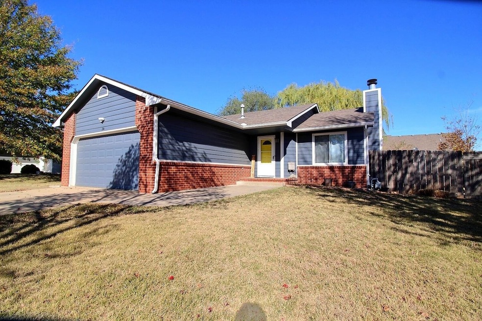 214 E Country Walk Ln, Mulvane, KS 67110 - photo 1