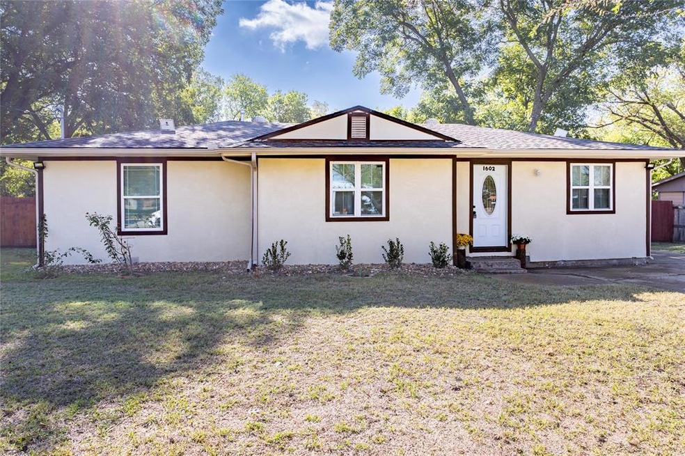 1602 E Mildred St, Sherman, TX 75090 - photo 1