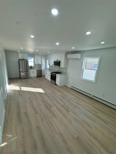 31 East Ave unit 1, Glen Cove, NY 11542 - photo 1