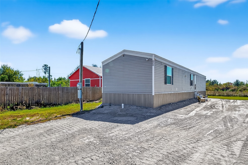 824 County Road 3558, Cleveland, TX 77327 - photo 1