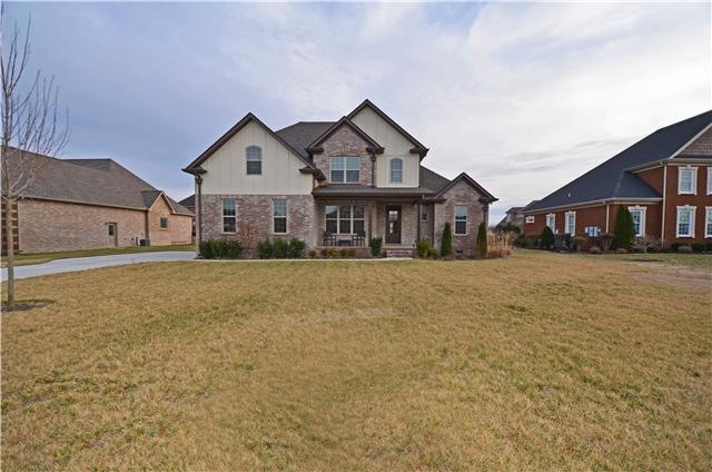 3221 Robinwood Drive  Murfreesboro, TN 37128