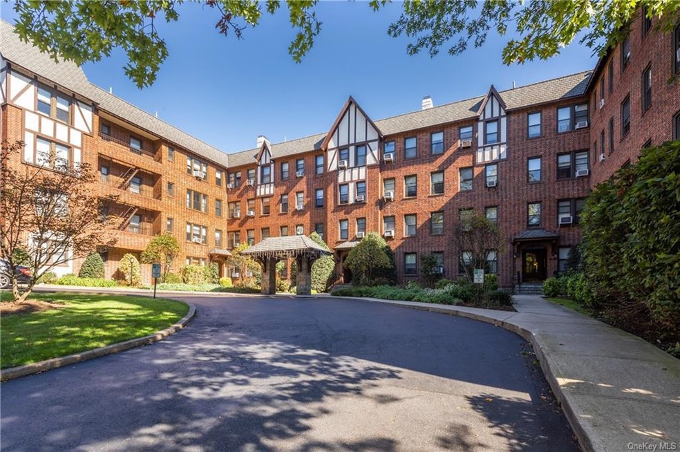 246 Bronxville Rd unit J4, Bronxville, NY 10708 - photo 1