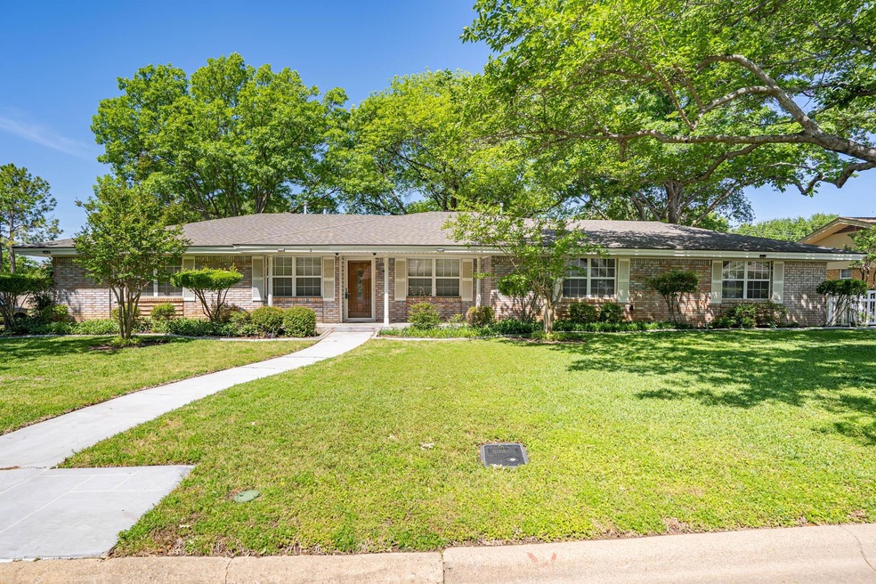 2301 Shady Brook Dr, Bedford, TX 76021 - photo 1