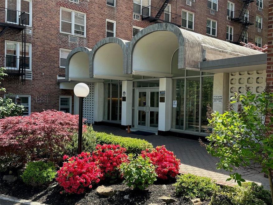 Valerie Arms Apartment unit 2K, New York City, NY 11362 - photo 1