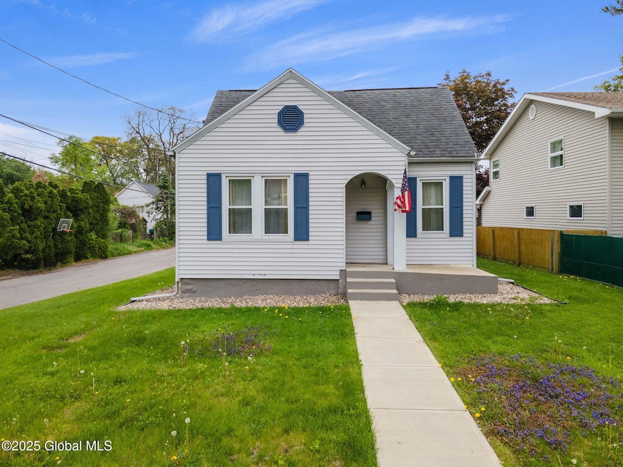 1-18FenwickAve_01
