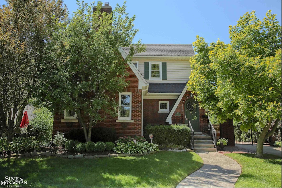 837 Loraine St, Grosse Pointe, MI 48230 - photo 1