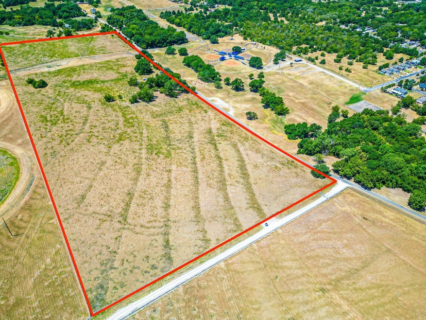 2401 Oak Valley Rd, Corsicana, TX 75110 - photo 1