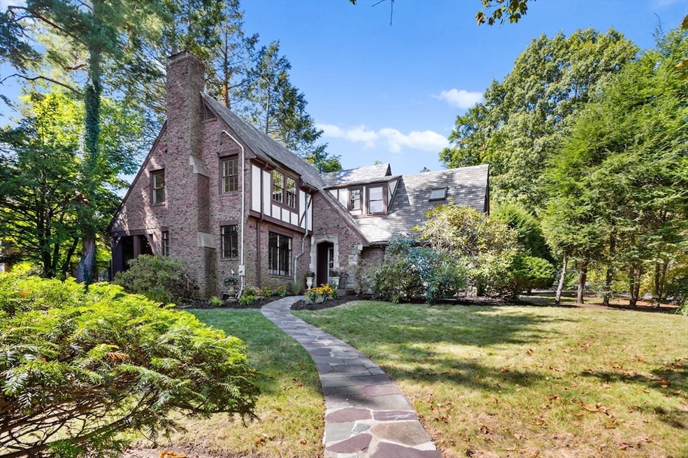 Pending $1,675,000 • Co-Listing Agent