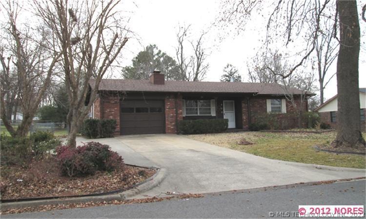 404 Greenwood Dr, Tahlequah, OK 74464 - photo 1