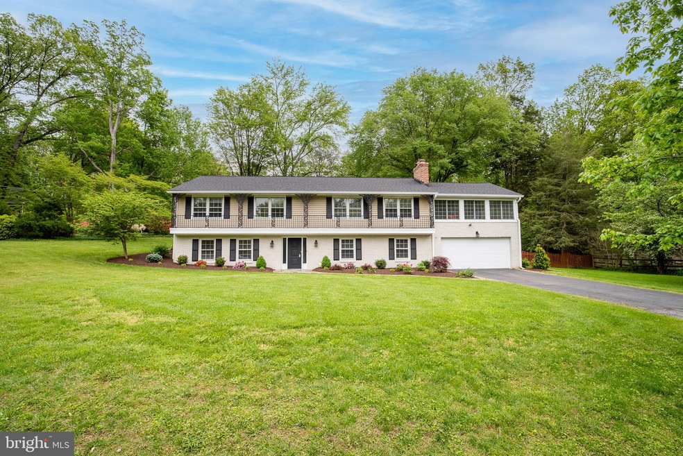 3409 Willow Tree Ln, Falls Church, VA 22044 - photo 1