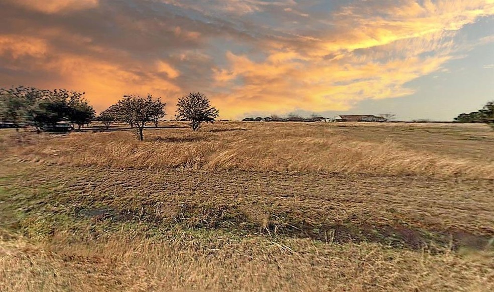 19088 White Bluff Dr, Whitney, TX 76692 - photo 1