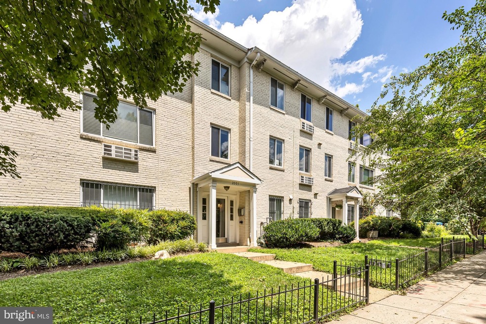 2001 Allen Place NW unit 203, Washington, DC 20009 - photo 1