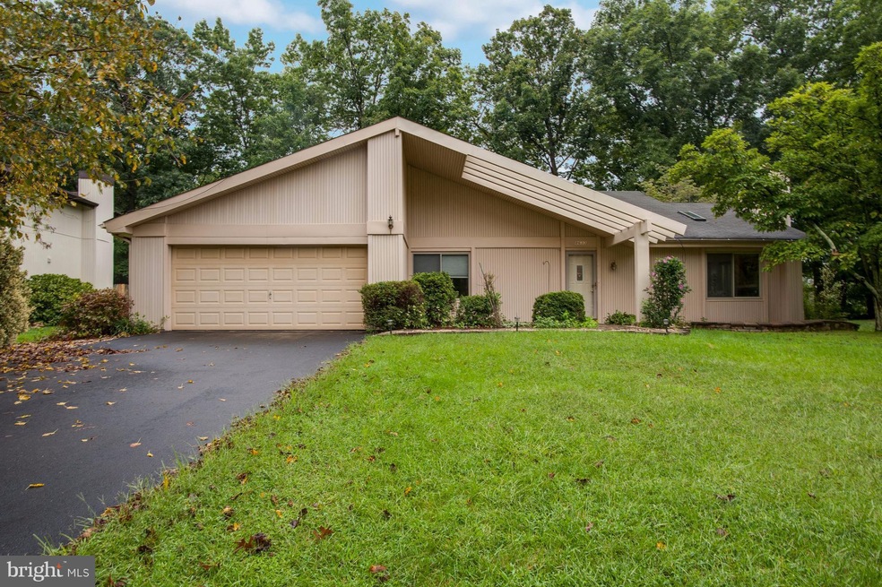 8633 Reseca Ln, Springfield, VA 22152 - photo 1