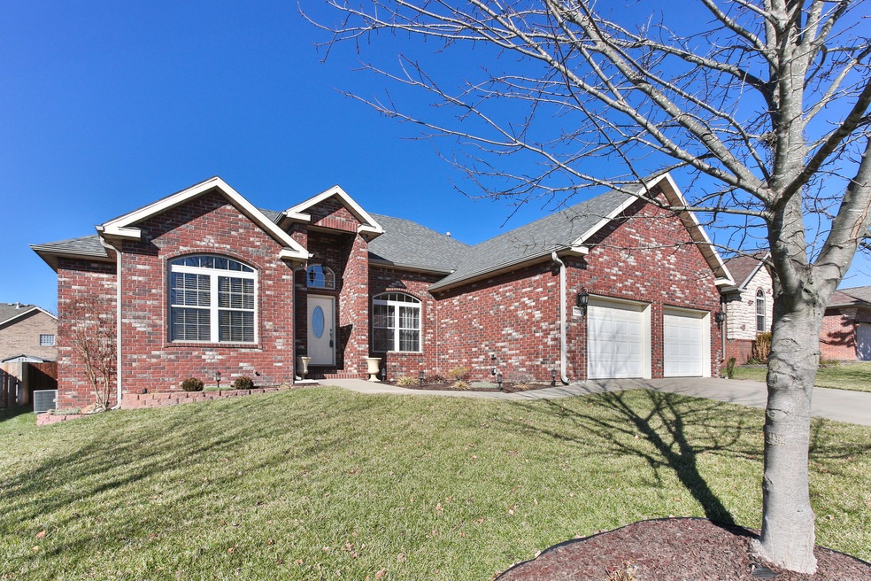 621 N Rockingham Ave, Nixa, MO 65714 - photo 1