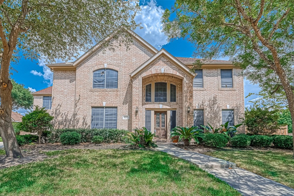 Great curb appeal on this traditional style home