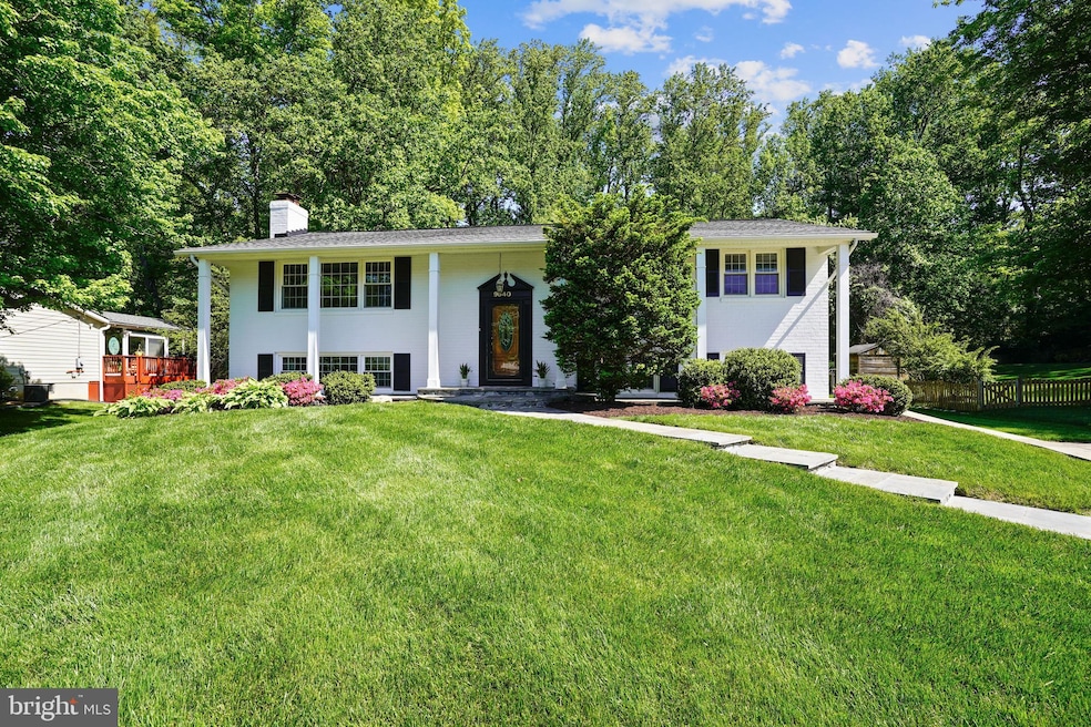 9040 Ashmeade Dr, Fairfax, VA 22032 - photo 1