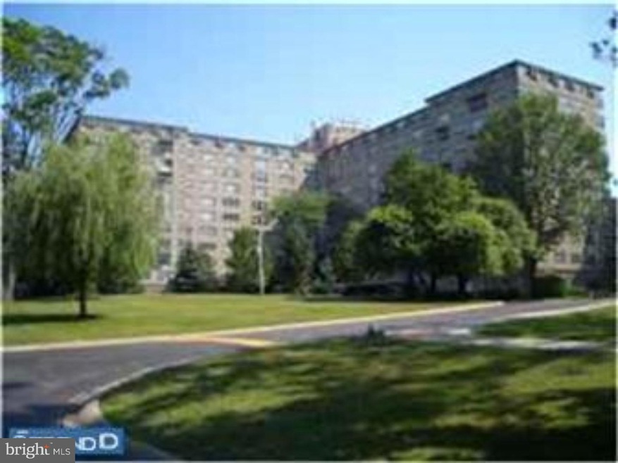 Radnor House unit 1018, Bryn Mawr, PA 19010 - photo 1