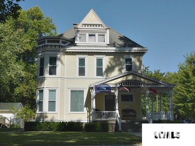 625 College Ave, Lincoln, IL 62656 - photo 1