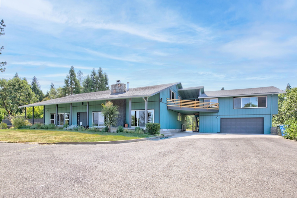 1756 Southgate Way, Grants Pass, OR 97527 - photo 1