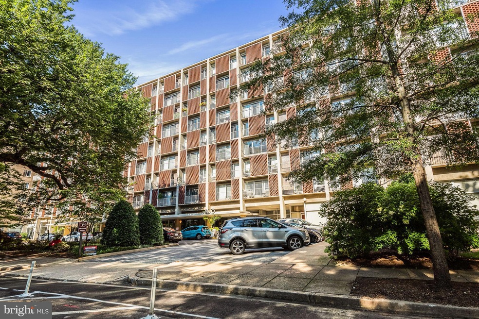 Potomac Place Tower unit S303, Washington, DC 20024 - photo 1