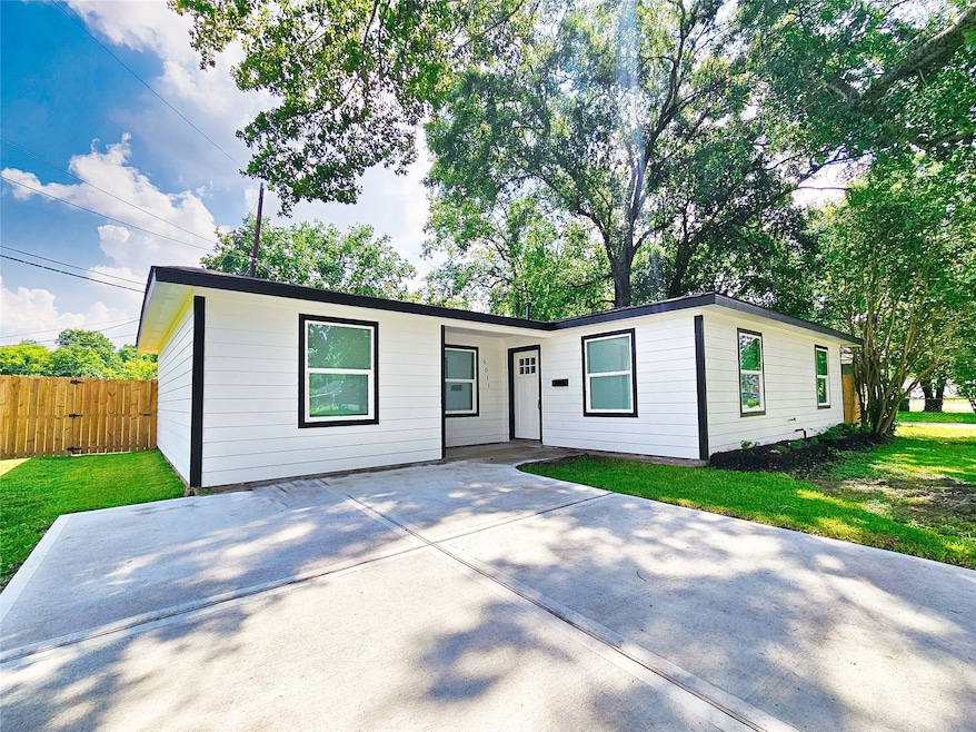 Welcome HOME!!!
New DOUBLE-WIDE driveway