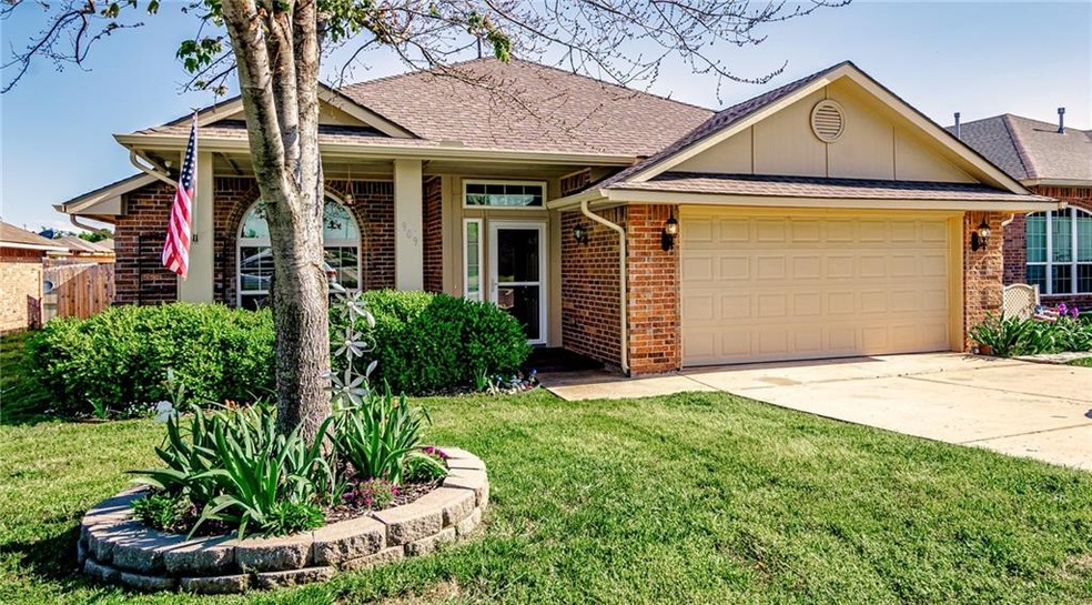 909 Eagle Cliff Dr, Norman, OK 73072 - photo 1