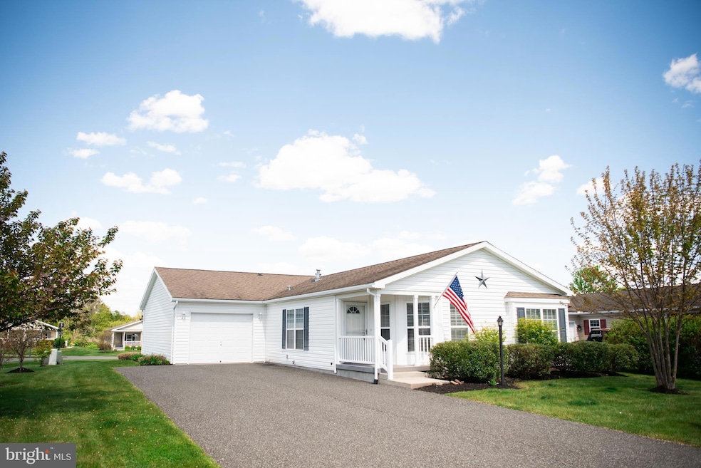 1 Nuthatch Ct E, Bechtelsville, PA 19505 - photo 1