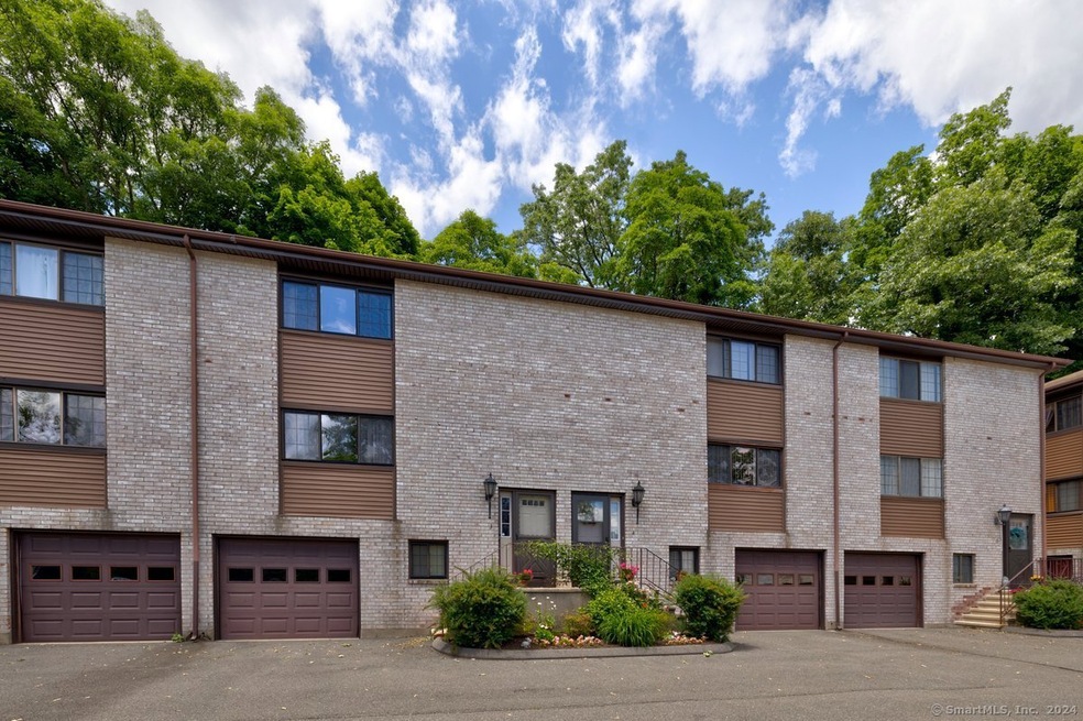 44 Columbus Place unit 3, Stamford, CT 06907 - photo 1