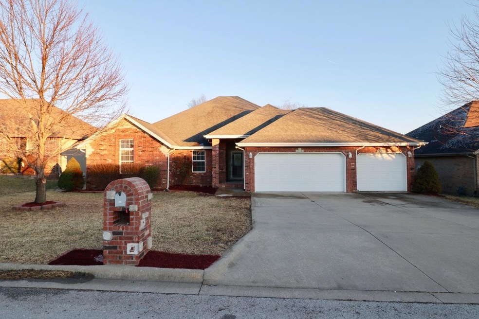 628 N Maplewood Hills Rd, Nixa, MO 65714 - photo 1