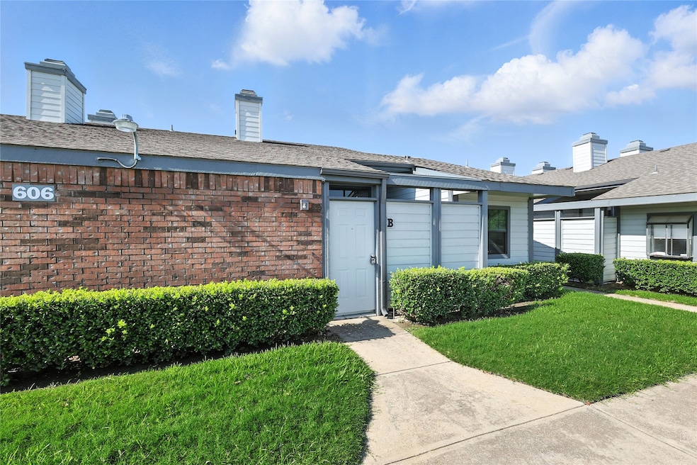 606 Bellaire Dr unit B, Hurst, TX 76053 - photo 1
