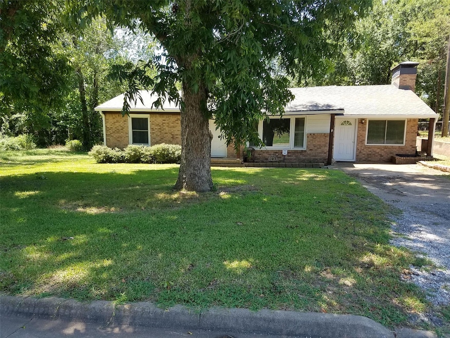 226 E Murray St, Denison, TX 75021 - photo 1