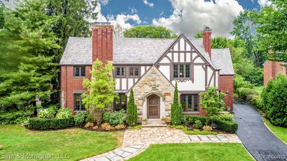 15305 Windmill Pointe Dr, Grosse Pointe Park, MI 48230 - photo 1