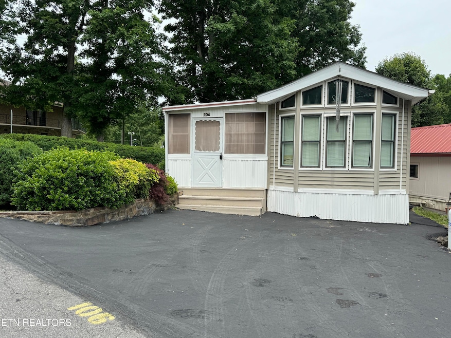 5355 Parkway E unit 106, Cosby, TN 37722 - photo 1